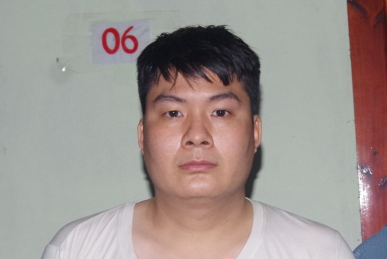 Bước đầu, đối tượng khai nhận, do cắm xe ô tô của gia đình để lấy tiền đánh tài xỉu trên mạng, sau đó bị thua nên nảy sinh ý định cướp ngân hàng để lấy tiền chuộc xe.