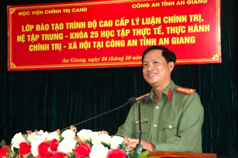 Đại tá Nguyễn Nhật Trường, Phó Bí thư Đảng ủy, Chủ nhiệm UBKT Đảng ủy, Phó Giám đốc Công an tỉnh An Giang bị kỷ luật khiển trách.