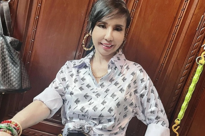 Hồ sơ cảnh sát cho thấy, Nguyễn Ngọc Dung tốt nghiệp Đại học Tài chính kế toán với bằng cử nhân kinh tế. Sau khi ra trường, Dung công tác tại Vụ Ngân sách Nhà nước - Bộ Tài chính trong 10 năm. Thời gian này, bà trùm kết hôn với Ngô Văn Thà và từ đó có biệt danh Dung "Thà".Những năm 1990, vợ chồng Dung nổi tiếng khắp thủ đô khi sở hữu chiếc siêu xe Mercedes biển tứ quý 3. Cặp vợ chồng này còn đầu tư bất động sản nhiều nơi và xây khách sạn Công Dung.