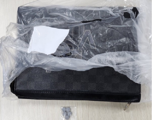 Thời gian qua, Dung “Thà” được xem là đối tượng giang hồ cộm cán, có tiếng ở Hà Nội. Đối tượng là "dân chơi anh chị", có mối quan hệ xã hội phức tạp và cũng là khách quen, khách VIP của các quán bar trên địa bàn TP Hà Nội. Mỗi khi Dung xuất hiện, nhiều đàn em, tay chân đi cùng để phục vụ. Đáng chú ý, Dung là đối tượng trọng điểm không chỉ của Công an TP Hà Nội mà cả của Bộ Công an vì liên quan đến ma túy.