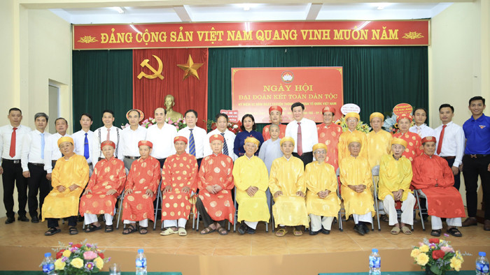 Phó Bí thư Thường trực Thành ủy Hà Nội dự ngày hội Đại đoàn kết huyện Thanh Trì - Hình 4 Pho Bi thu Thuong truc Thanh uy Ha Noi du ngay hoi Dai doan ket huyen Thanh Tri-Hinh-4