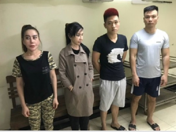 Qua trinh sát, xác định đêm 23/11, Dung "Thà" tổ chức sinh nhật cho đàn em tại quán bar trên. Khoảng 0h45 ngày 24/11, các trinh sát bất ngờ kiểm tra quán bar Never Sleep-GenZ phát hiện 3 bàn khách có biểu hiện sử dụng trái phép chất ma túy.