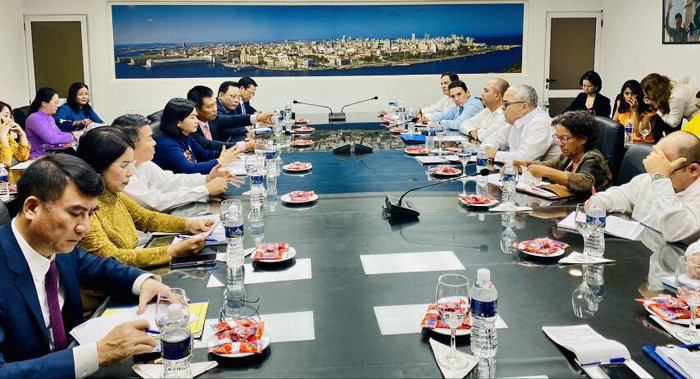 Thuc day moi quan he gan bo giua Ha Noi va La Habana (Cuba)