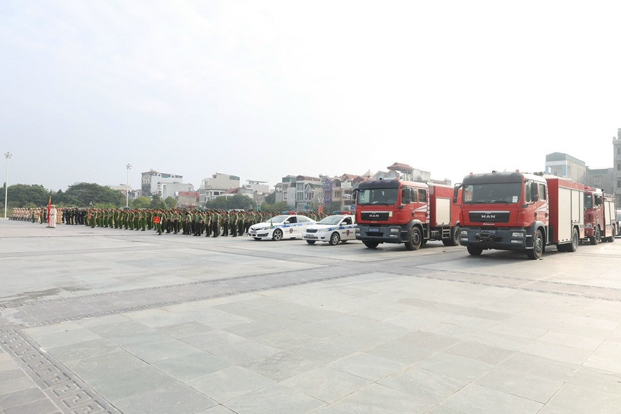 Kiên quyết không để tình trạng sử dụng pháo nổ trái phép trước, trong và sau Tết Nguyên đán; xử lý nghiêm hành vi vi phạm về TTATGT, đua xe trái phép. Bảo vệ tuyệt đối an toàn các mục tiêu, công trình trọng điểm, các sự kiện quan trọng của đất nước và địa phương, đặc biệt vào các dịp lễ Noel, Tết Dương lịch 2023, Tết Nguyên đán Quý Mão và các lễ hội đầu xuân.