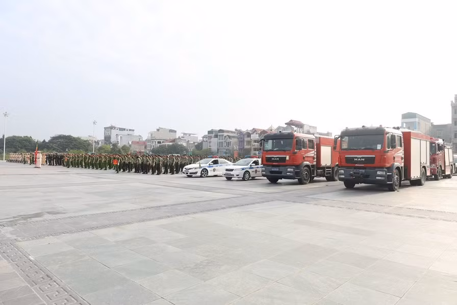 Kiên quyết không để tình trạng sử dụng pháo nổ trái phép trước, trong và sau Tết Nguyên đán; xử lý nghiêm hành vi vi phạm về TTATGT, đua xe trái phép. Bảo vệ tuyệt đối an toàn các mục tiêu, công trình trọng điểm, các sự kiện quan trọng của đất nước và địa phương, đặc biệt vào các dịp lễ Noel, Tết Dương lịch 2023, Tết Nguyên đán Quý Mão và các lễ hội đầu xuân.