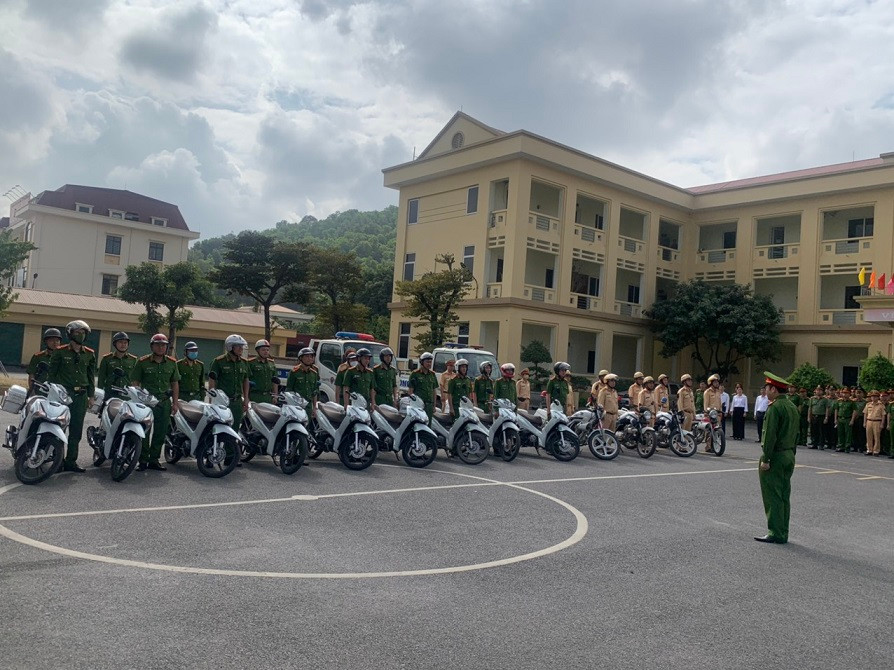 Công an thị xã Kinh Môn tổ chức Lễ ra quân 