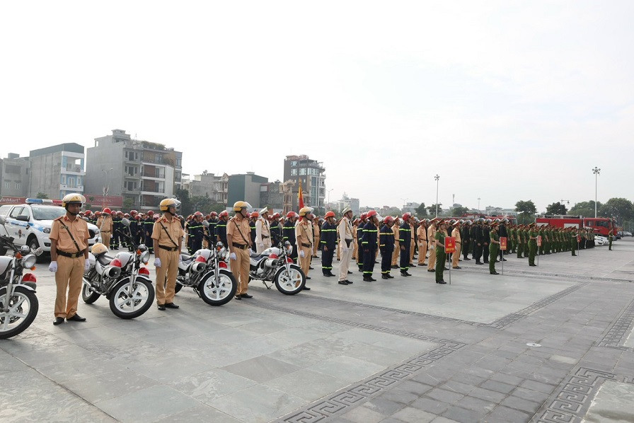 Thượng tá Nguyễn Thái Điệp, Chánh Văn phòng Cơ quan Cảnh sát điều tra Công an tỉnh Hải Dương đại diện cho cán bộ, chiến sỹ toàn lực lượng Công an tỉnh xin hứa sẵn sàng nhận và hoàn thành xuất sắc mọi nhiệm vụ, yêu cầu trong đợt cao điểm, giữ vững ANTT trên địa bàn, đảm bảo cuộc sống an toàn, bình yên cho nhân dân.