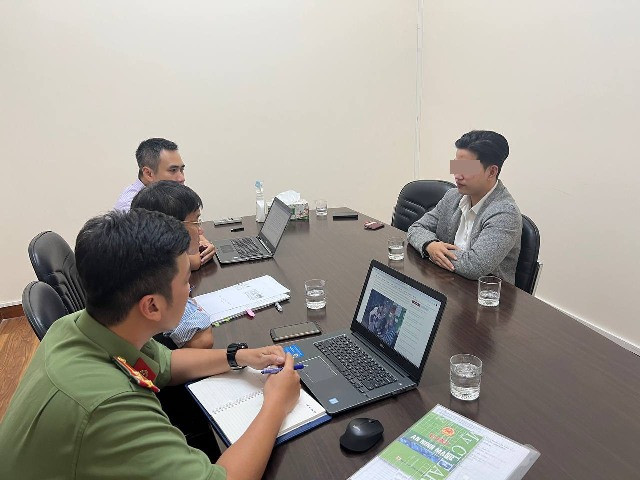  TikTok Nờ Ô Nô bị xử phạt do đăng clip phản cảm: Mới đây, Thanh tra Sở TT&amp;TT TP HCM vừa xử phạt ông P.Đ.T (chủ kênh TikTok “Nờ Ô Nô”) 7,5 triệu đồng về hành vi “Cung cấp, chia sẻ thông tin cổ súy các hủ tục, mê tín dị đoan, dâm ô, đồi trụy, không phù hợp với thuần phong, mỹ tục của dân tộc”. Trước đó, TikTok cũng đã khóa tài khoản Nờ Ô Nô với hơn 600.000 lượt theo dõi. 