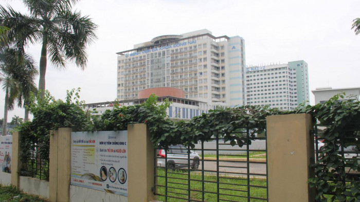 Kết quả, Công ty AIC trúng 16 gói thầu trang thiết bị y tế và xây lắp (2 gói thầu xây lắp và 14/17 gói thầu thiết bị) tại Dự án với tổng số tiền 665,757 tỷ đồng, qua đó hưởng lợi trái pháp luật hơn 148 tỷ đồng, gây thiệt hại đặc biệt nghiêm trọng tài sản Nhà nước.