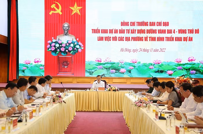 Bi thu Thanh uy Ha Noi thi sat kiem tra tien do du an duong Vanh dai 4-Hinh-4