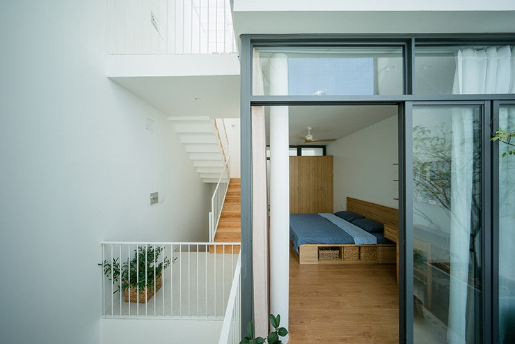 Các ban công bố trí lệch nhau để cha mẹ dễ dàng quan sát 2 đứa trẻ.