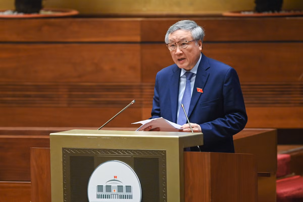  Chánh án Tòa án nhân dân tối cao Nguyễn Hòa Bình: “Hoạt động của các Tòa án còn tồn tại một số hạn chế, thiếu sót như: tỷ lệ bản án, quyết định hành chính bị hủy, sửa do nguyên nhân chủ quan vẫn còn cao; vẫn còn một số ít vụ việc dân sự quá hạn giải quyết do nguyên nhân chủ quan; một số cán bộ không chịu rèn luyện đã vi phạm pháp luật và kỷ luật công tác. Trong năm qua có 36 công chức TAND bị xử lý kỷ luật, xử lý hình sự, trong đó 33 trường hợp bị xử lý kỷ luật về hành chính, 3 trường hợp bị khởi tố đang trong thời gian chưa xem xét xử lý kỷ luật”.