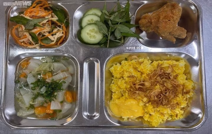 600 hoc sinh Ischool Nha Trang ngo doc: Tap doan Nguyen Hoang lien doi?-Hinh-3