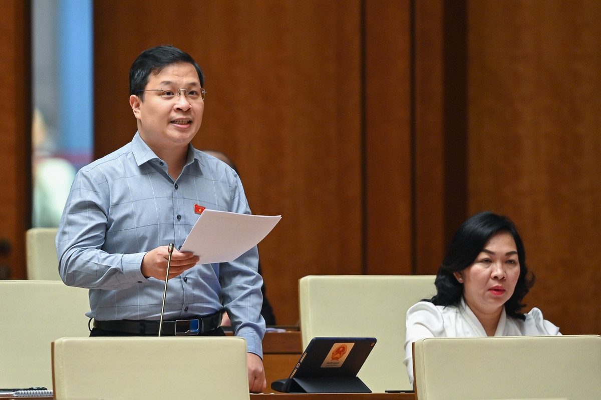  Đại biểu Nguyễn Danh Tú - Đoàn Kiên Giang: “Về cấp độ phòng thủ dân sự tại Điều 21 dự thảo luật quy định cấp độ phòng thủ dân sự dựa trên cơ sở phạm vi địa giới hành chính cần được cân nhắc kỹ. Dề nghị ban soạn thảo cần căn cứ vào tính chất, mức độ nguy hiểm nghiêm trọng, tính chất, mức độ thiệt hại, tính mạng, sức khỏe, tài sản, môi trường do các thảm họa, sự cố gây ra để xác định cấp độ phòng thủ dân sự với các biện pháp ứng phó, khắc phục tương ứng với từng cấp độ phong tục dân sự”.