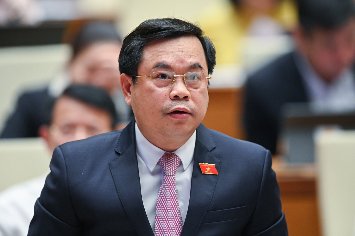  Đại biểu Vương Quốc Thắng – Đoàn Quảng Nam: “Khái niệm “thảm họa” chưa phù hợp với các tiếp cận quốc tế. Theo Hiệp định Asean về quản lý thảm họa và ứng phó khẩn cấp,thảm họa có nghĩa là hoạt động của một cộng đồng hay một xã hội bị rối loạn nghiêm trọng, gây ra những tổn thất về người, vật chất, kinh tế hoặc môi trường. Do vậy, đề nghị Ban soạn thảo cần làm rõ các khái niệm, phạm vi điều chỉnh của dự án luật với các luật chuyên ngành, quy định quốc tế, đồng thời thể hiện sâu sắc hơn quan điểm được nêu Nghị quyết của Bộ Chính trị”.