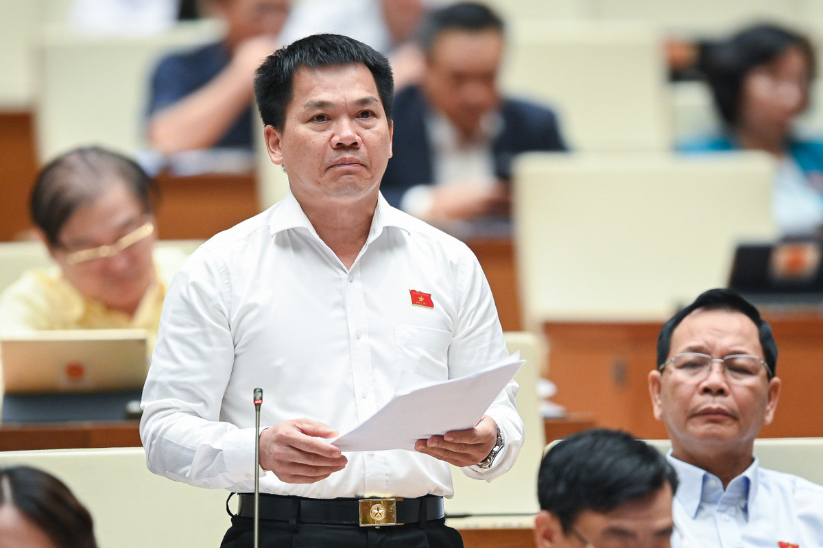  Đại biểu Dương Khắc Mai - Đoàn Đắk Nông: “Quỹ phòng thủ dân sự hình thành trên cơ sở đều tiết từ các quỹ cần phải xác định rõ, cụ thể chi hỗ trợ theo đúng nội dung chi của từng quỹ, không thể chi hỗ trợ từ quỹ phòng, chống thiên tai cho các thảm họa, sự cố ngoài thiên tai”.