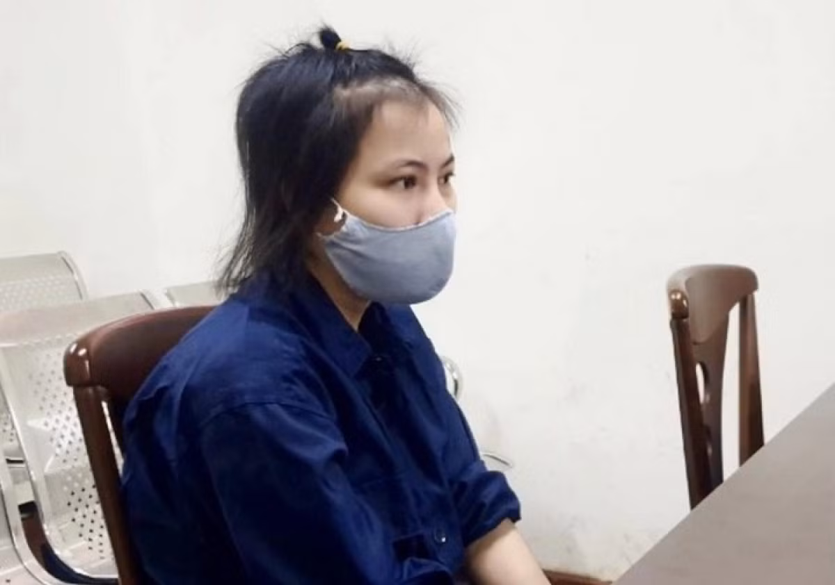  Bạo hành con gái 3 tuổi đến tử vong: Ngày 23/5, Tòa gia đình và người chưa thành niên (TAND TPHCM) xét xử bị cáo Trần Thị Dung (27 tuổi, Thừa Thiên - Huế) tội “giết người”. Dung có hành vi bạo hành cháu T.N.K.C ( 3 tuổi, con ruột Dung) dẫn đến cháu tử vong. Phiên tòa sau đó đã hoãn. Tháng 9/2020, Dung đưa cháu C vào TPHCM đi bán vé số, ăn xin. Sáng 17/11/2020, thấy C làm bẩn người trong nhà vệ sinh, Dung đánh, cầm 2 chân cháu C. dốc ngược lên, đập đầu cháu C. xuống nền nhà nhiều lần. Cháu C. chảy máu ở mặt, Dung lau rồi tiếp tục nắm 2 chân cháu C. đập đầu cháu xuống nền nhà. Cháu C bất tỉnh, được đưa đi cấp cứu nhưng đã tử vong vào ngày 15/1/2021.