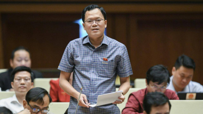  Đại biểu Huỳnh Thanh Phương – Đoàn Tây Ninh: "Cử tri cho rằng hiện nay tình trạng tiêu cực, tham nhũng trong thực hiện các thủ tục hành chính đang có xu hướng gia tăng mạnh, nhất là trong quan hệ giao dịch ở lĩnh vực xây dựng, đất đai, kinh doanh,... Hiện tượng này được nhận định là tham nhũng vặt, đã và đang làm xói mòn lòng tin của người dân đối với cơ quan hành chính nhà nước.Tuy nhiên, những công cụ kiểm soát hành chính như kiểm tra, thanh tra, giám sát hiện nay chưa đủ điều kiện để kịp thời phát hiện và xử lý.