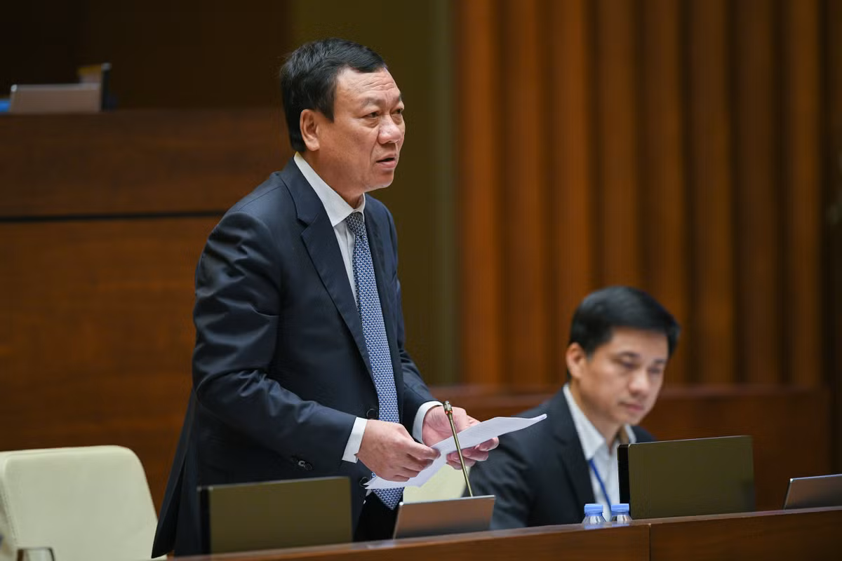  Tổng Thanh tra Chính phủ Đoàn Hồng Phong: "Sẽ quy định về việc những hành vi cấm trong hoạt động của đoàn thanh tra, như cấm nhận quà, tiền và giao lưu ăn uống với đối tượng thanh tra dưới mọi hình thức. Nghiêm cấm bỏ lọt, bỏ sót, bỏ qua hành vi vi phạm của đối tượng thanh tra và một số những điều cấm khác rất cụ thể. Tôi rất mong các vị đại biểu Quốc hội và cử tri giúp Thanh tra Chính phủ để giám sát và phản ánh những sai phạm của cán bộ trong đoàn thanh tra". 