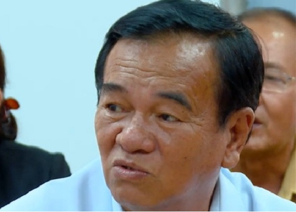 Lần thứ 4 cũng vào thời điểm năm 2012 khi ông Thành đi công tác Hà Nội, bà Nhàn đã chủ động gọi điện thoại mời ông Thành đến trụ sở Công ty AIC tham quan và nói: “Em Nhàn có 5 tỷ gửi anh”, ông Thành nói không nhận số tiền lớn thế này, bà Nhàn bảo “Anh yên tâm đây là tiền riêng của cá nhân em biếu cho anh chứ không phải sử dụng tiền công ty…”. Sau đó gọi người xếp tiền vào vali và ông Thành mang vào Đồng Nai.