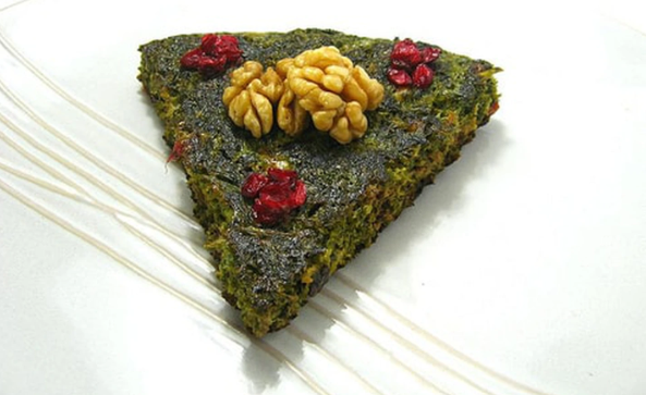 7. Kuku sabzi ở Iran: Kuku sabzi được làm từ trứng và các loại thảo mộc tươi khác nhau. Món ăn này tượng trưng cho sự trù phú, sinh sôi và nảy nở trong năm mới.