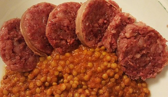 8. Đậu lăng ở Italy: Với hình dạng giống đồng xu, đậu lăng được cho là sẽ mang lại sự thịnh vượng cho năm tới khi ăn vào ngày đầu năm mới.