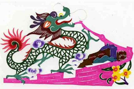 Thìn: Giờ tốt của tuổi Thìn hôm nay là giờ Tuất (19h – 21h), màu sắc may mắn là màu xanh đen.