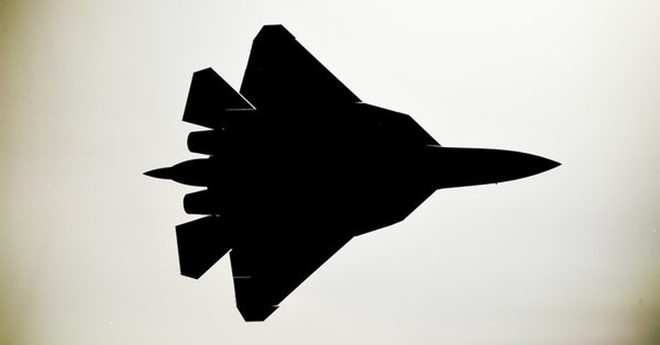 Giả thiết đang được nhắc tới đó là phần mềm điều khiển bay của tiêm kích Su-30 cũng như Su-57 được tổ hợp KzAAPO sản xuất đã bị đối phương "bẻ khóa" thành công.