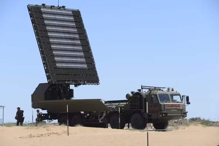 Các chuyên gia chú ý đến thực tế rằng sử dụng các nguyên tắc của bức xạ vi sóng và bức xạ điện từ có thể là cách rất hiệu quả để bảo vệ chống lại mối đe dọa từ các cuộc tấn công bằng máy bay chiến đấu và tên lửa.