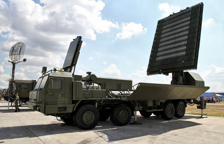 "Liên quan đến các bức xạ vi sóng, với việc tạo ra và sử dụng hệ thống tên lửa phòng không dựa trên nguyên tắc này sẽ cho phép phát hiện mục tiêu ở khoảng cách ngắn, tuy nhiên mức độ chính xác là cao nhất", Zvezda cho biết.