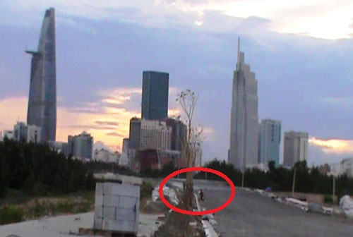 Phan cam cap doi lam “chuyen ay” giua ban ngay o Sai Gon