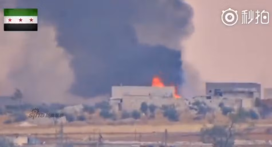 Kíp lái chiếc xe tăng “lành ít dữ nhiều”.