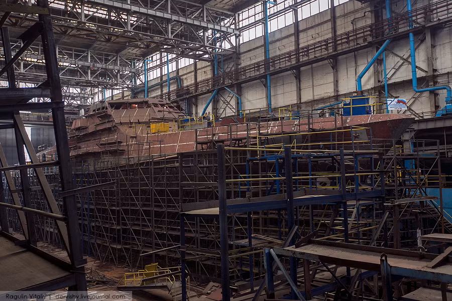 Project 22160 được thiết kế cho nhiệm vụ tuần tra, bảo vệ vùng đặc quyền kinh tế (EEZ) cũng như có khả năng hộ tống tàu, tác chiến hải đối hải khi cần. Nó có lượng giãn nước tiêu chuẩn khoảng 4.550 tấn, dài 94m, thủy thủ đoàn 80 người.