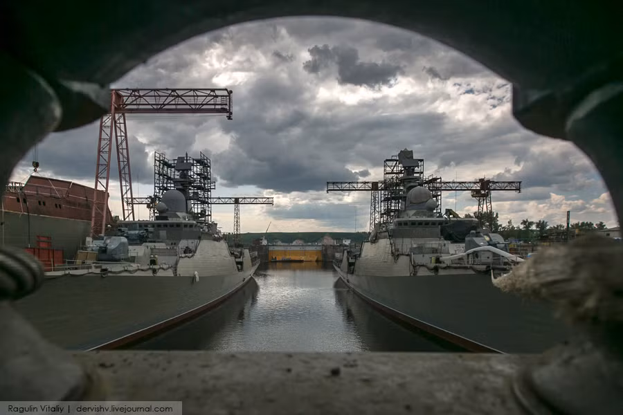 Con tàu cũng đã được lắp xong pháo hạm AK-176MA và tổ hợp pháo – tên lửa Palma-SU.