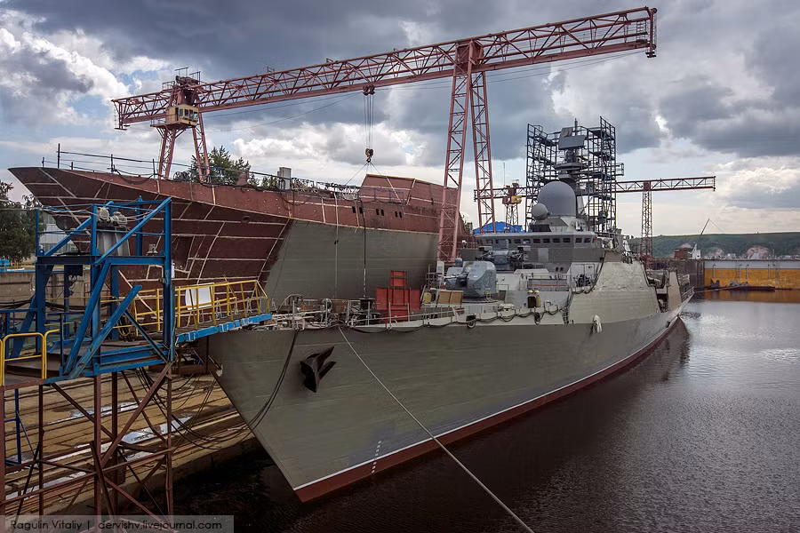 Cho tới thời điểm hiện tại, cặp tàu chiến Gepard 3.9 thứ 3-4 dành cho Hải quân Nhân dân Việt Nam vẫn chưa được tiết lộ hệ thống vũ khí săn ngầm biến con tàu trở thành “tàu săn ngầm” mà lãnh đạo nhà máy Zelenodolsk (Cộng hòa tự trị Tatarstan, Cộng hòa Liên bang Nga) từng nhiều lần tuyên bố. Tuy nhiên, mới đây, một nhiếp ảnh gia đã có chuyến thăm tới nhà máy và “vô tình” chụp được vị trí nghi là nơi đặt tổ hợp vũ khí săn ngầm trên Gepard 3.9 của Việt Nam.