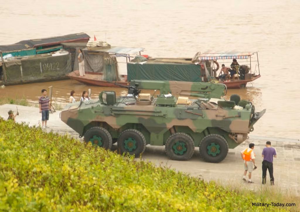 Xe thiết giáp chở quân ZSL-09 với ụ pháo 12,7mm. Nguồn ảnh: Military-Today