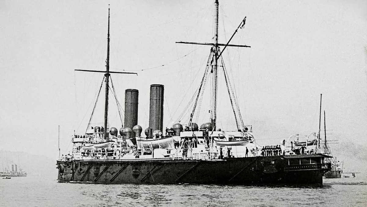 Các thợ lặn chuyên nghiệp và tổ chức Lost In Waters Deep đã tìm thấy xác tàu chiến HMS Hawke khi đang trở về từ hoạt động lặn tới một chướng ngại vật dưới đáy biển được đánh dấu trên các biểu đồ hàng hải. Thế nhưng, khi tới nơi, họ không phát hiện chướng ngại vật nào.