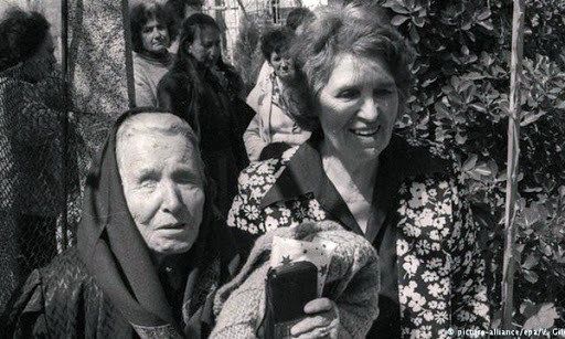 Việc bà Vanga tiên tri chính xác nhiều sự kiện xảy ra trong tương lai khiến nhiều người tò mò, hiếu kỳ. Theo đó, một số chuyên gia, nhà khoa học đã tìm hiểu về cuộc đời bà.