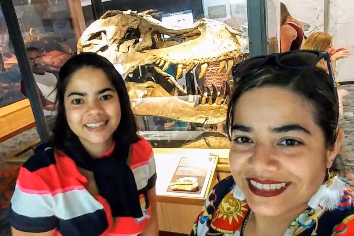 Vào năm 1997, hóa thạch khủng long bạo chúa T-rex có tên "Sue" được hãng đấu giá Sotheby bán với giá 8,36 triệu USD. Mẫu vật được bán cho Bảo tàng lịch sử tự nhiên Field ở Chicago với tiền tài trợ đến từ Disney, McDonald’s, những công ty và tổ chức cá nhân khác. Ảnh: Fieldmuseum.