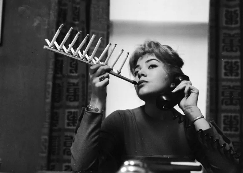 Tẩu thuốc đặc biệt này cho phép người dùng có thể hút tối đa 20 điếu thuốc một lúc.