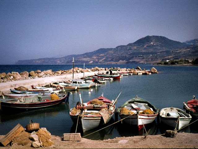 Khung cảnh hữu tình tại vùng biển ở Diakofto, Hy Lạp. Bức ảnh được chụp tháng 8/1977.