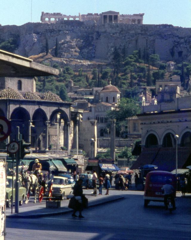 Cuộc sống hối hả ở Monastiraki những năm 1970.