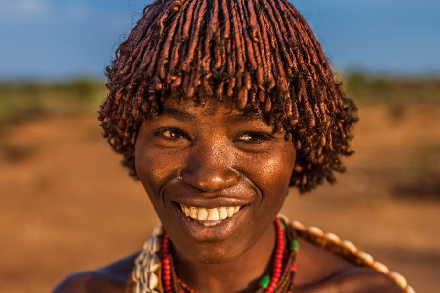 Với dân số khoảng 20.000 người, bộ tộc Hamar sống ở thung lũng sông Omo, Ethiopia, tiếp giáp với Kenya và Nam Sudan. Bộ lạc này có nhiều tập tục truyền thống được lưu truyền qua nhiều thế hệ.