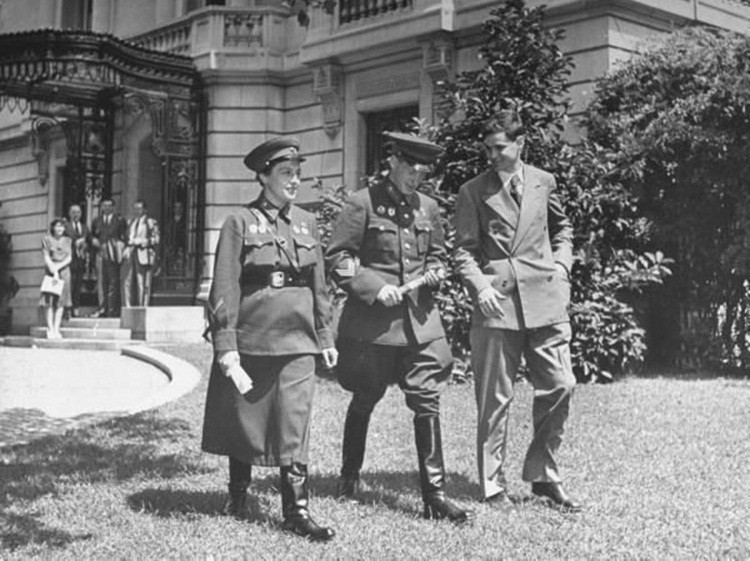 Việc tiêu diệt 309 lính địch đã giúp Lyudmila trở thành một trong những nữ xạ thủ bắn tỉa xuất sắc nhất Thế chiến 2. Sau khi kết thúc chiến tranh, bà quay lại Đại học Kiev và hoàn tất chương trình thạc sĩ. Về sau, bà làm việc tại tổng hành dinh hải quân Liên Xô trước khi qua đời ngày 10/10/1974, hưởng thọ 58 tuổi. Bà được an táng tại một nghĩa trang ở Moscow.