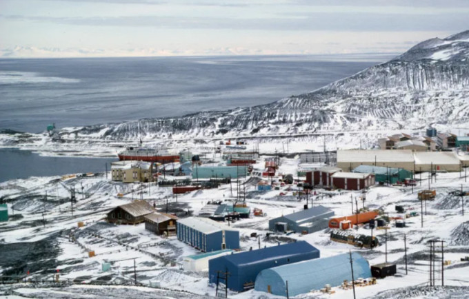 Nam Cực là sa mạc lớn nhất thế giới với diện tích khoảng 13,8 triệu km2. Ảnh: CNN.