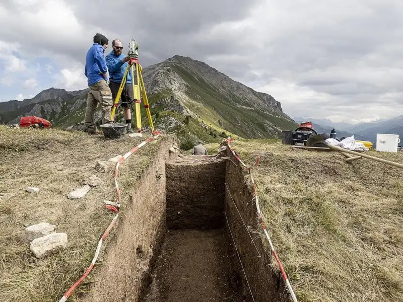 Dưới thời kỳ La Mã, nơi này được bảo vệ bởi 3 con hào và một bức tường phòng thủ được gọi là thành lũy.