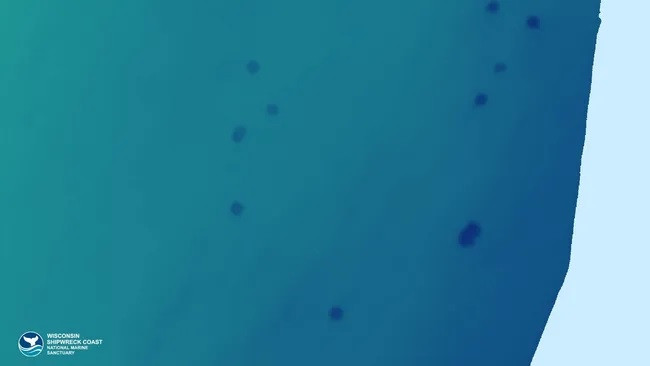 Vào năm 2022, các nhà khoa học đã phát hiện những vòng tròn "lạ" dưới đáy hồ Michigan sau khi kiểm tra, phân tích những hình ảnh sonar trong quá trình lập bản đồ lòng hồ. Cuộc khảo sát mới đây đã xác định đó là những miệng hố khổng lồ với nhiều bí ẩn gây tò mò. Ảnh: Wisconsin Shipwreck Coast National Marine Sanctuary.