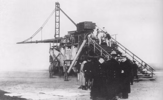 Tháng 8/1918, quân đội Đức rút siêu pháo Paris về nước sau khi phe Hiệp ước áp sát vị trí nước này. Về sau, Đức cho phá hủy siêu pháo Paris trong giai đoạn cuối của Thế chiến 1 vì không muốn vũ khí này rơi vào tay đối phương.