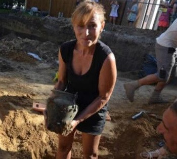 Tại nghĩa trang cổ đại này, giới nghiên cứu đã tìm thấy 23 ngôi mộ chôn cất người quá cố và 4 mộ cổ chôn cất những thi hài được hỏa táng.