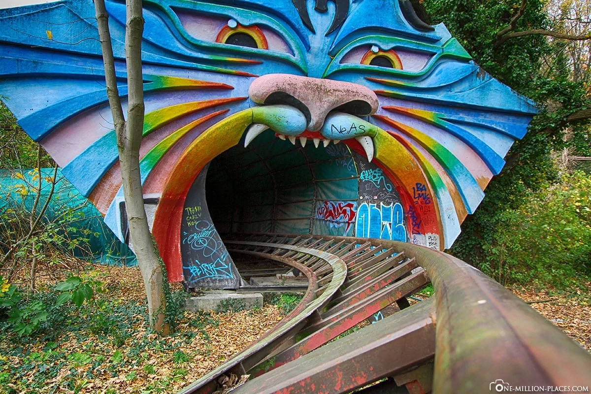 Trong thời gian mở cửa, công viên Berliner Spreepark trở thành điểm vui chơi yêu thích của nhiều người.